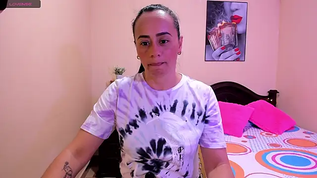sara florez12 online show from May 14, 2026, 10:45 am