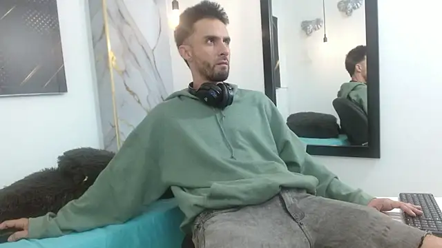 KingOfTemptation online show from April 14, 2026, 3:44 am