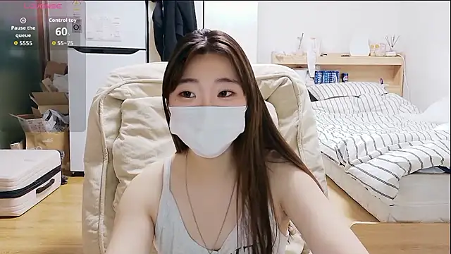 Snapshot of Berry_Chuu chatting on May 5, 2026, 9:18 pm Berry Chuu online show from May 5, 2026, 9:18 pm