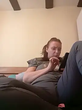 Bella-Monroe online show from April 25, 2026, 5:43 pm