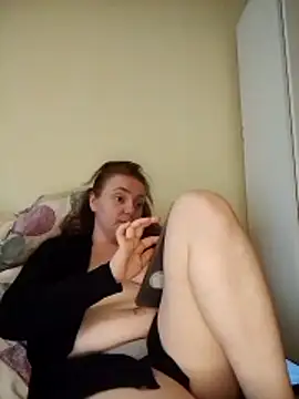 Bella-Monroe online show from April 18, 2026, 5:26 pm