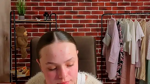 CarollScottt online show from April 3, 2026, 2:34 pm