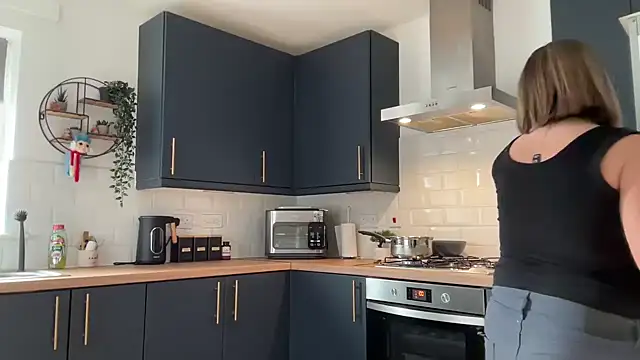 annabellewarick online show from March 23, 2026, 9:53 am