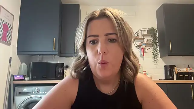 Snapshot of annabellewarick chatting on July 19, 2026, 7:10 pm annabellewarick online show from July 19, 2026, 7:10 pm
