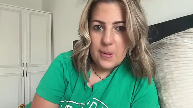 Snapshot of annabellewarick chatting on July 4, 2026, 7:15 am annabellewarick online show from July 4, 2026, 7:15 am