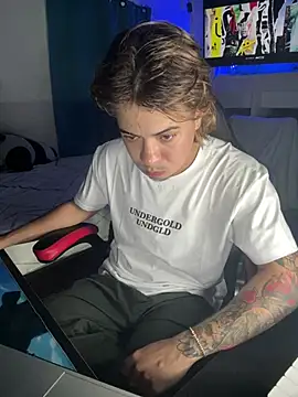 Snapshot of AngelLatinBoy chatting on March 14, 2026, 9:10 pm AngelLatinBoy online show from March 14, 2026, 9:10 pm