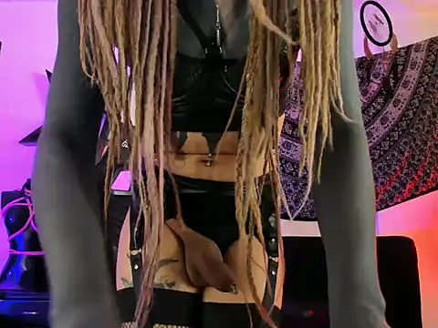 Snapshot of OnixWitch777 chatting on April 7, 2026, 8:10 pm OnixWitch777 online show from April 7, 2026, 8:10 pm