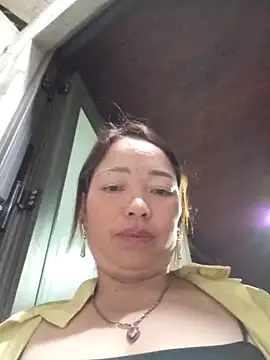 Yellow-pink online show from April 17, 2026, 11:35 am