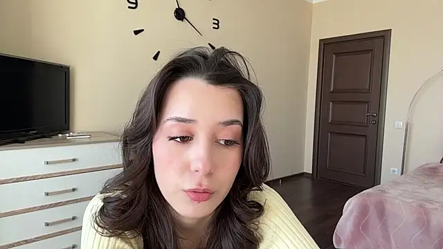 AdeleVelvet online show from April 10, 2026, 8:21 am