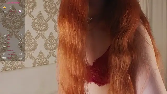 Snapshot of foxy_bloomm chatting on June 9, 2026, 3:02 pm foxy bloomm online show from June 9, 2026, 3:02 pm