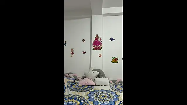 LexiCriimson77 online show from April 8, 2026, 4:14 am