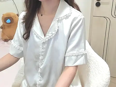 Snapshot of Camiilia chatting on June 11, 2026, 3:47 am Camiilia online show from June 11, 2026, 3:47 am