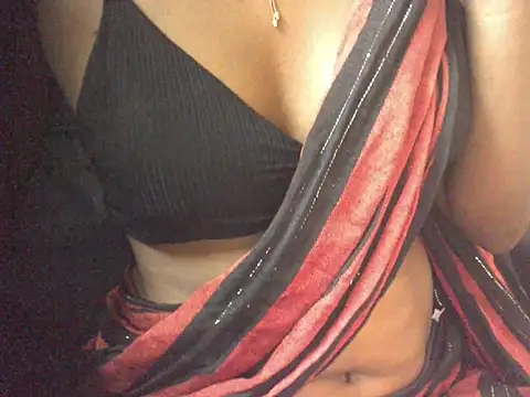 Snapshot of Couplehot00 chatting on June 11, 2026, 6:32 am Couplehot00 online show from June 11, 2026, 6:32 am