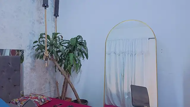 july quinzel online show from April 5, 2026, 3:13 am