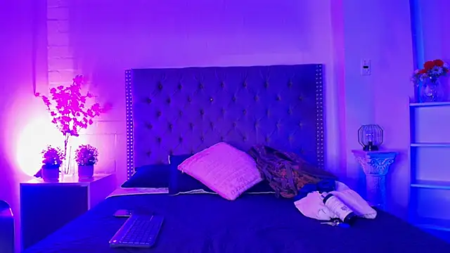 Dallas Whitee online show from April 23, 2026, 7:37 pm