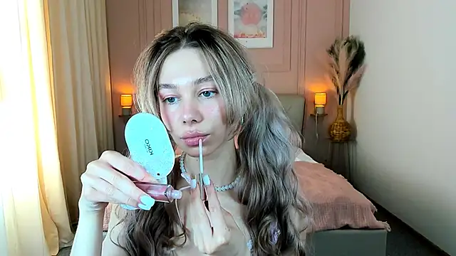 LuluAlis online show from May 1, 2026, 1:49 pm