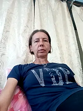 Snapshot of Tania9876 chatting on August 5, 2026, 8:52 am Tania9876 online show from August 5, 2026, 8:52 am