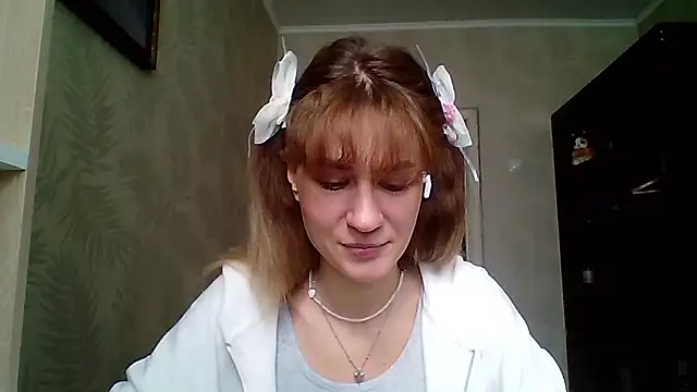 ElenoreHolguin online show from March 10, 2026, 9:13 am