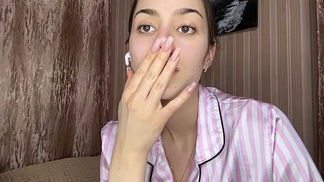 AylaLust online show from April 10, 2026, 1:51 pm