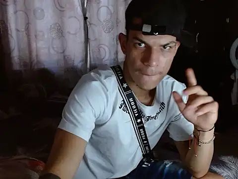 Snapshot of ethanchamo chatting on March 10, 2026, 6:12 pm ethanchamo online show from March 10, 2026, 6:12 pm