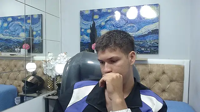 Snapshot of AlessandroFranco chatting on June 3, 2026, 2:33 pm AlessandroFranco online show from June 3, 2026, 2:33 pm