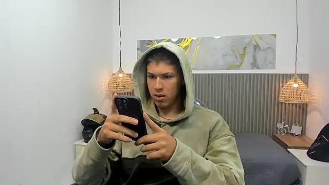 AlessandroFranco online show from May 4, 2026, 1:14 pm