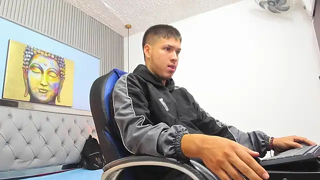 Snapshot of AlessandroFranco chatting on June 17, 2026, 1:43 pm AlessandroFranco online show from June 17, 2026, 1:43 pm
