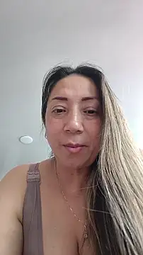 emma0304 online show from March 31, 2026, 9:39 pm