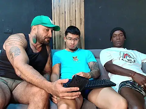 Snapshot of angelstream chatting on June 5, 2026, 12:55 pm angelstream online show from June 5, 2026, 12:55 pm