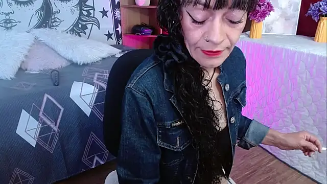 Snapshot of _Alexandra_Jones chatting on May 31, 2026, 2:17 am Alexandra Jones online show from May 31, 2026, 2:17 am