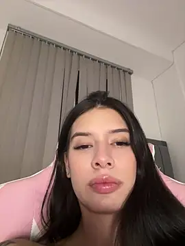 Snapshot of Valen_Gia chatting on March 12, 2026, 1:33 am Valen Gia online show from March 12, 2026, 1:33 am