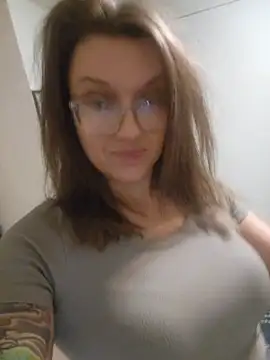 NicolePearl online show from April 25, 2026, 8:06 pm