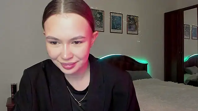 kittiangel00 online show from March 19, 2026, 5:51 am