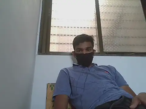Snapshot of Roy3_2 chatting on May 7, 2026, 8:07 am Roy3 2 online show from May 7, 2026, 8:07 am