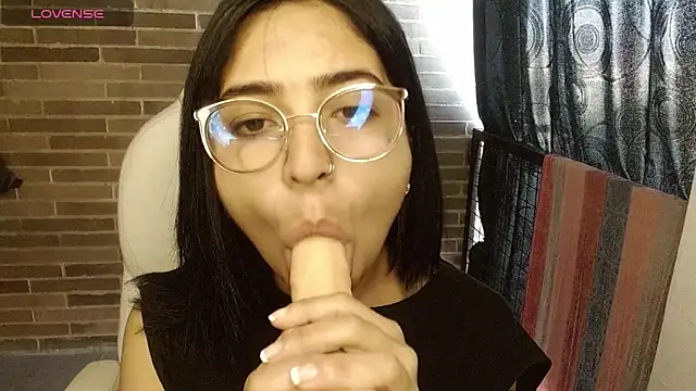 sweet-little online show from April 22, 2026, 12:01 pm