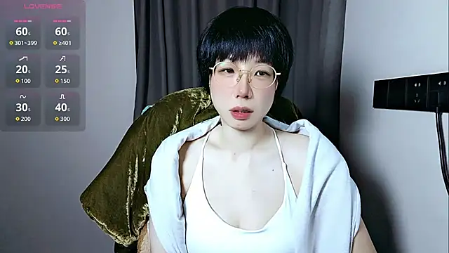 lin lin 520 520 online show from May 6, 2026, 4:00 pm