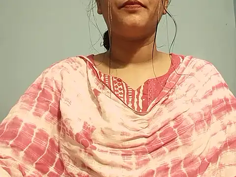 Snapshot of Emma_4433 chatting on May 24, 2026, 5:46 pm Emma 4433 online show from May 24, 2026, 5:46 pm
