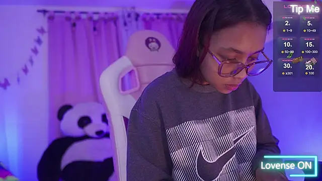 nahomy 2308 online show from April 20, 2026, 11:57 am