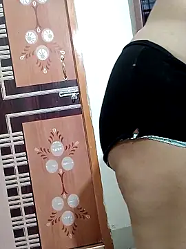 Miss-Akhi5500 online show from April 28, 2026, 3:22 am