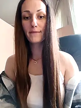 Snapshot of LunaCrystall chatting on April 23, 2026, 1:24 pm LunaCrystall online show from April 23, 2026, 1:24 pm