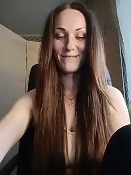 Snapshot of LunaCrystall chatting on May 23, 2026, 4:06 pm LunaCrystall online show from May 23, 2026, 4:06 pm