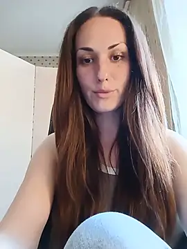 Snapshot of LunaCrystall chatting on May 22, 2026, 3:43 pm LunaCrystall online show from May 22, 2026, 3:43 pm