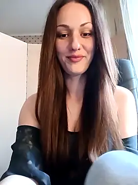 Snapshot of LunaCrystall chatting on April 27, 2026, 4:05 pm LunaCrystall online show from April 27, 2026, 4:05 pm
