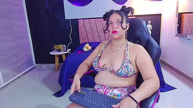 scarlettt  joness online show from April 18, 2026, 2:41 pm