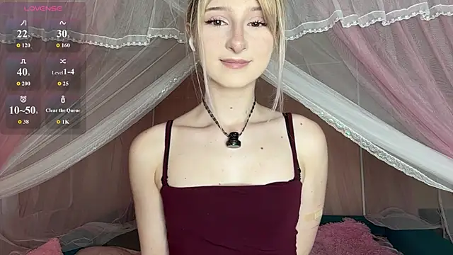 Snapshot of OnlyEva1 chatting on June 26, 2026, 10:43 am OnlyEva1 online show from June 26, 2026, 10:43 am