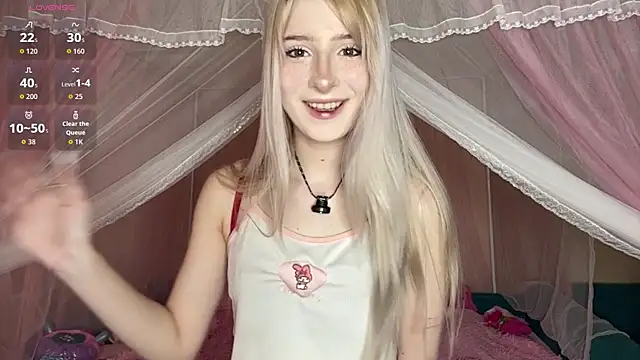 Snapshot of OnlyEva1 chatting on May 25, 2026, 8:35 am OnlyEva1 online show from May 25, 2026, 8:35 am