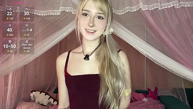 Snapshot of OnlyEva1 chatting on May 7, 2026, 8:39 am OnlyEva1 online show from May 7, 2026, 8:39 am