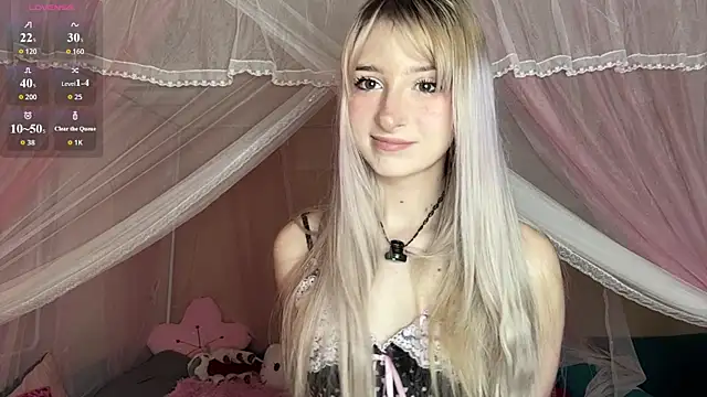 Snapshot of OnlyEva1 chatting on June 3, 2026, 8:59 am OnlyEva1 online show from June 3, 2026, 8:59 am