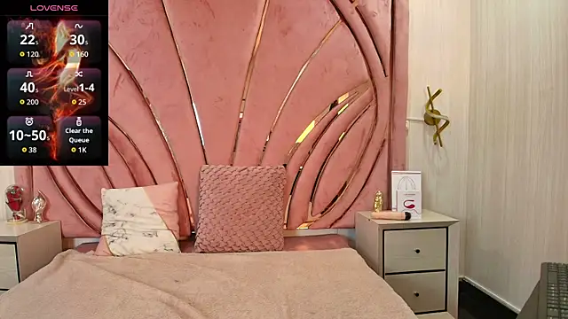 Helenn Moore online show from April 13, 2026, 12:53 pm