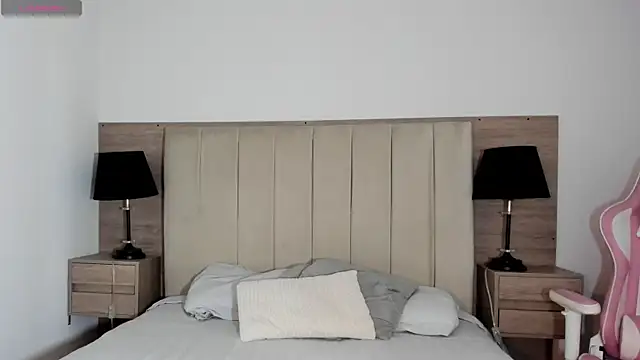 alejarosee online show from April 22, 2026, 6:36 pm